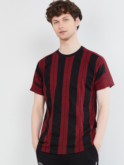 

max Men Red Striped Round Neck T-shirt