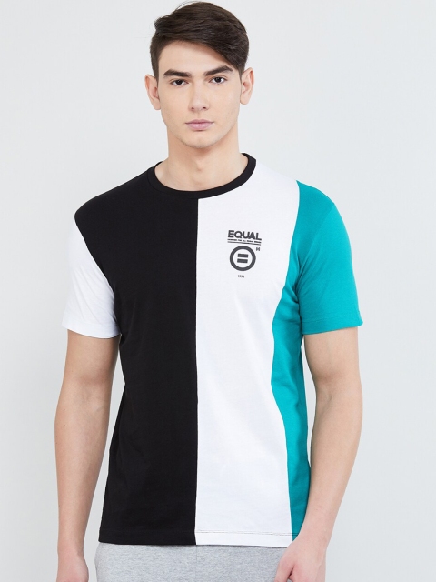 

max Men Green Colourblocked Round Neck T-shirt
