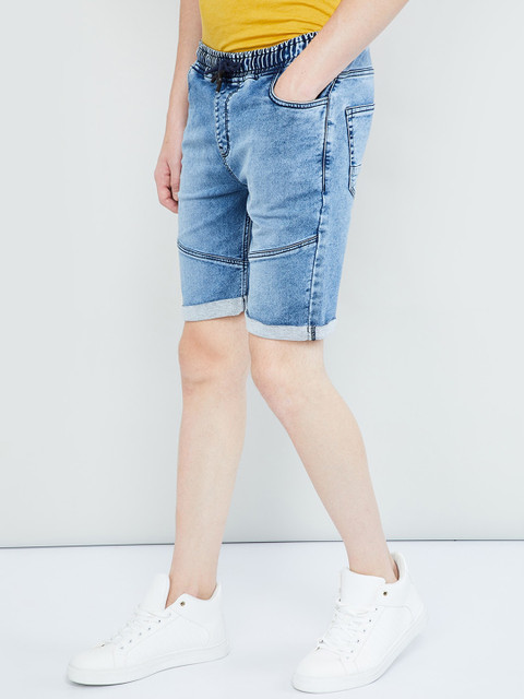 

max Men Blue Washed Regular Fit Denim Shorts
