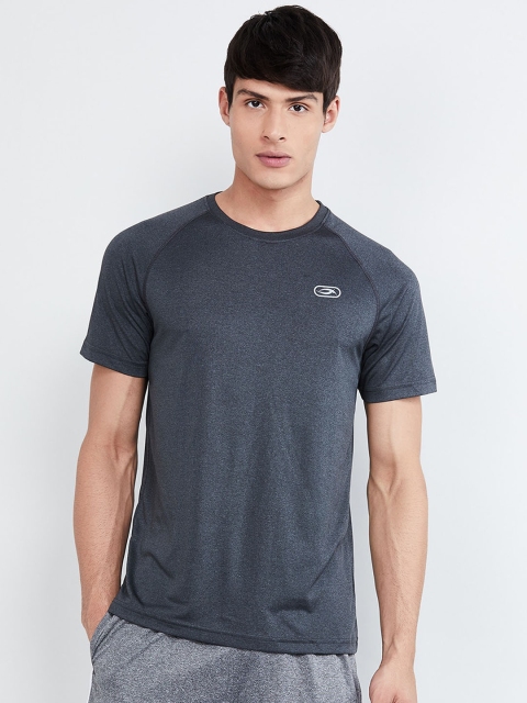

max Men Charcoal Solid Round Neck T-shirt