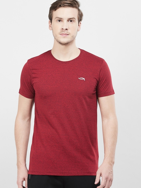 

max Men Red Solid Round Neck T-shirt