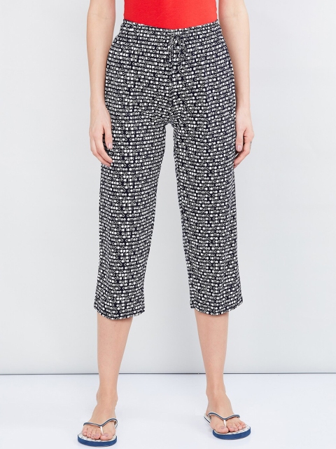 

MAX Women Navy Blue Printed Capris