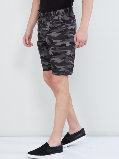 

max Men Grey Printed Regular Fit Regular Shorts