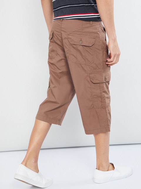 

max Men Brown Solid Regular Fit Cargo Shorts