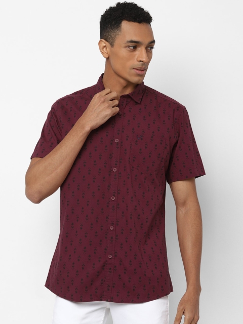 

Solly Jeans Co. Men Maroon Regular Fit Printed Casual Shirt