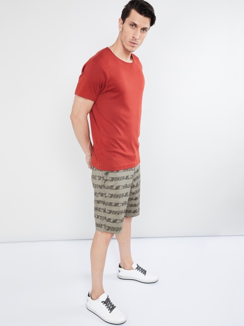 

max Men Green Printed Regular Fit Regular Shorts