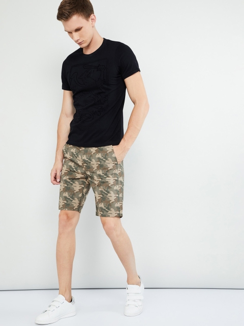 

max Men Beige Printed Regular Fit Regular Shorts