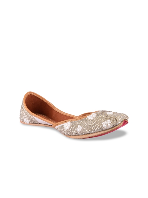 

DESI COLOUR Women Silver-Toned Embellished Velvet Mojaris