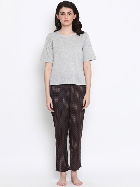 

Clovia Women Grey & Brown Solid Night Suit