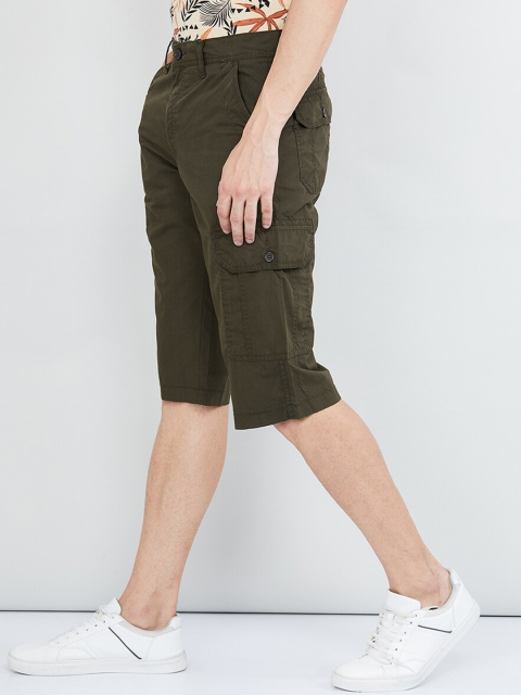 

max Men Green Solid Regular Fit Cargo Shorts