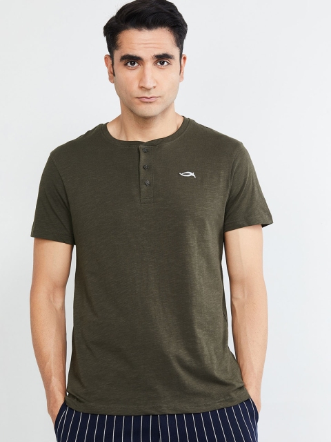 

max Men Olive Green Solid Henley Neck T-shirt