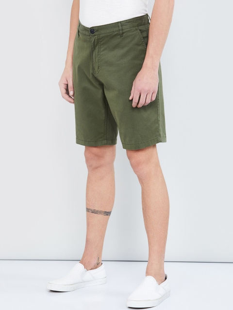 

max Men Olive Green Solid Regular Fit Regular Shorts