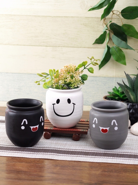 

Aapno Rajasthan Set of 3 Printed Ceramic Pots, Black