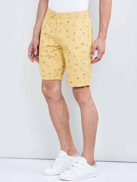 

max Men Yellow & Black Printed Slim Fit Regular Shorts