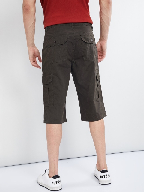 

max Men Olive Green Solid Regular Fit Cargo Shorts