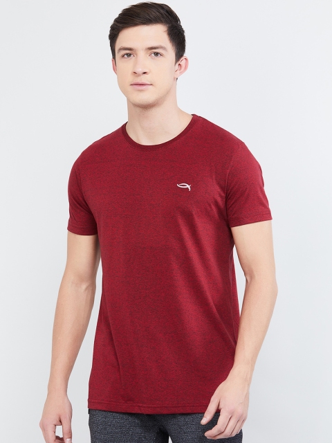 

max Men Red Solid Round Neck T-shirt