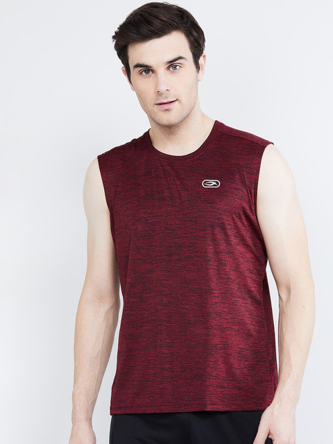 

max Men Maroon Solid Round Neck T-shirt