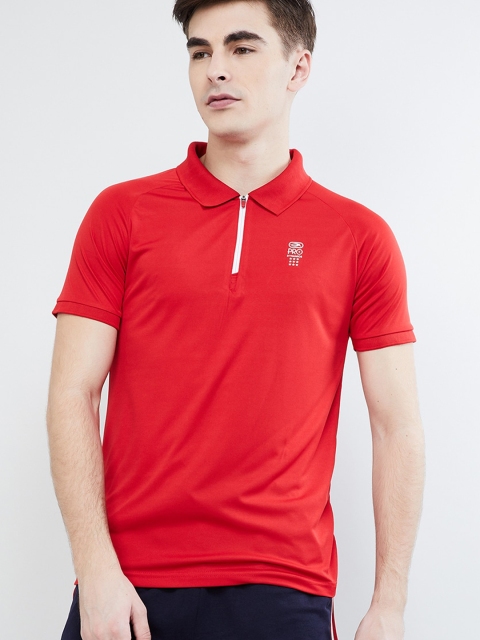 

max Men Red Solid Polo Collar T-shirt