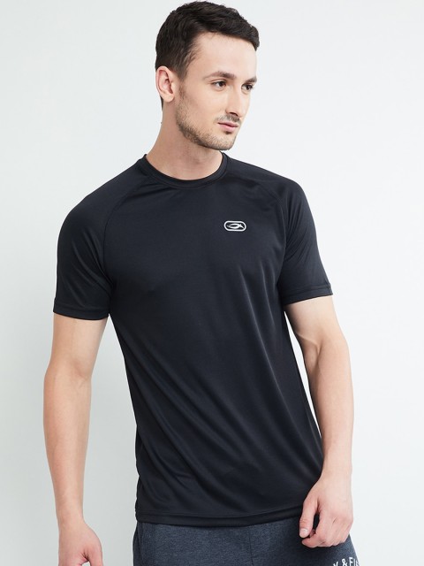 

max Men Black Solid Round Neck T-shirt