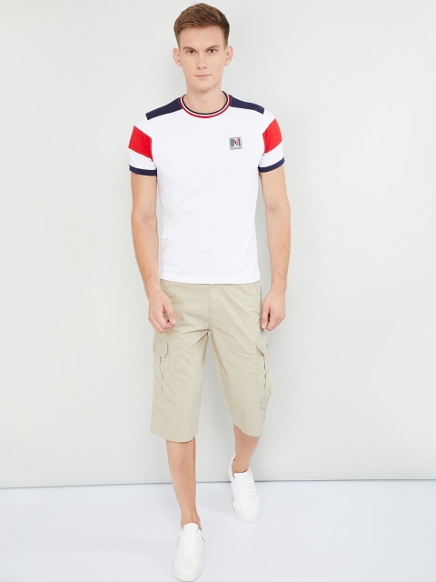 

max Men Beige Solid Regular Fit Cargo Shorts