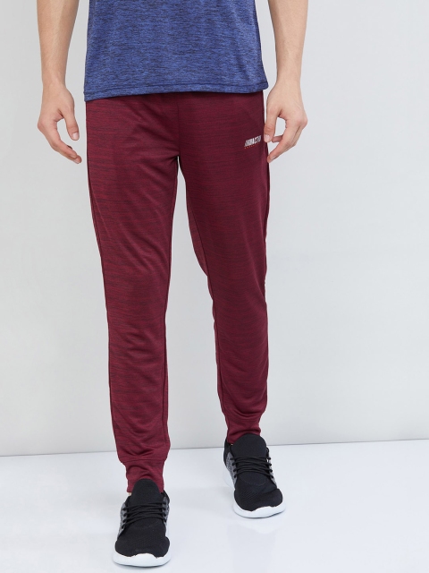 

max Men Red Solid Straight-Fit Joggers