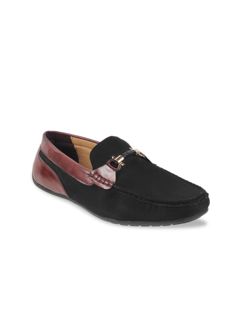 

WALKWAY Men Black Loafers