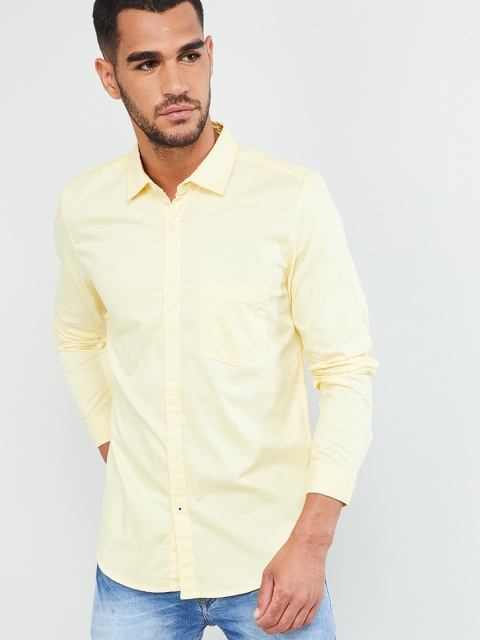 

max Men Yellow Regular Fit Printed Casual Shirt