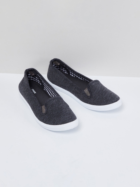 

max Women Grey Slip-On Sneakers