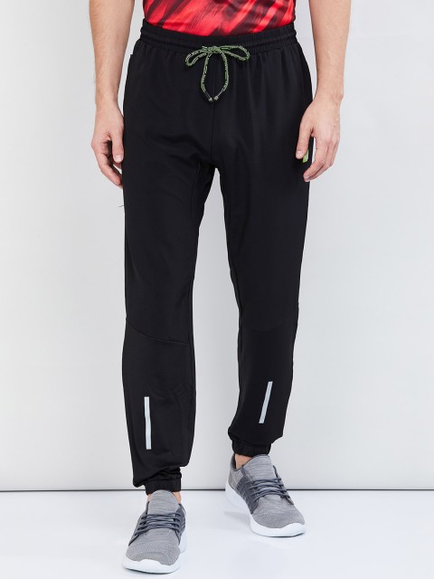 

max Men Black Solid Straight-Fit Joggers