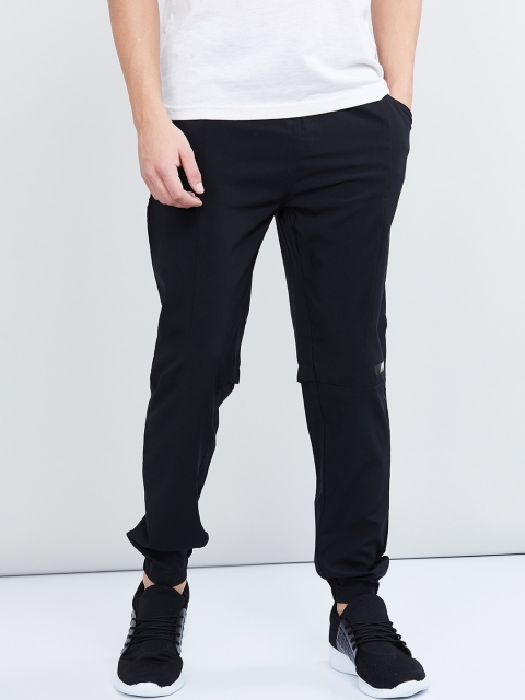 

max Men Black Solid Straight-Fit Joggers