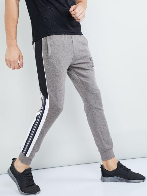 

max Men Grey Melange & Black Colourblocked Slim -Fit Joggers