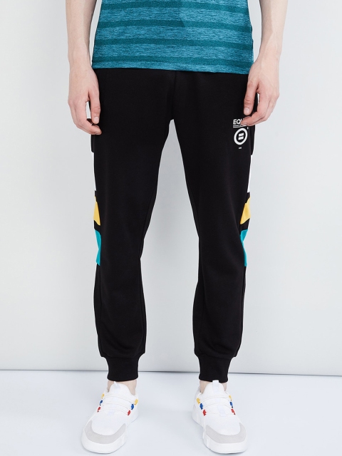 

max Men Black Solid Straight-Fit Joggers