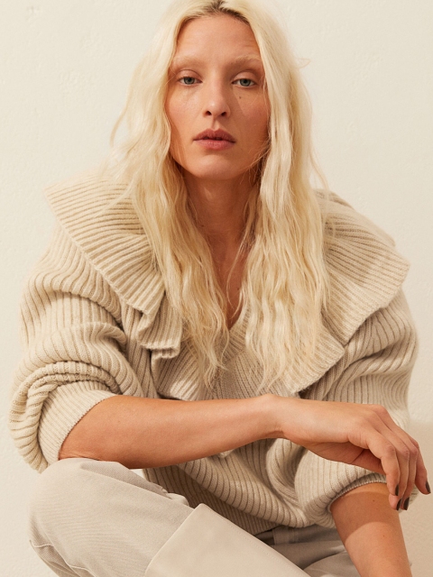 

H&M Beige Knitted Jumper