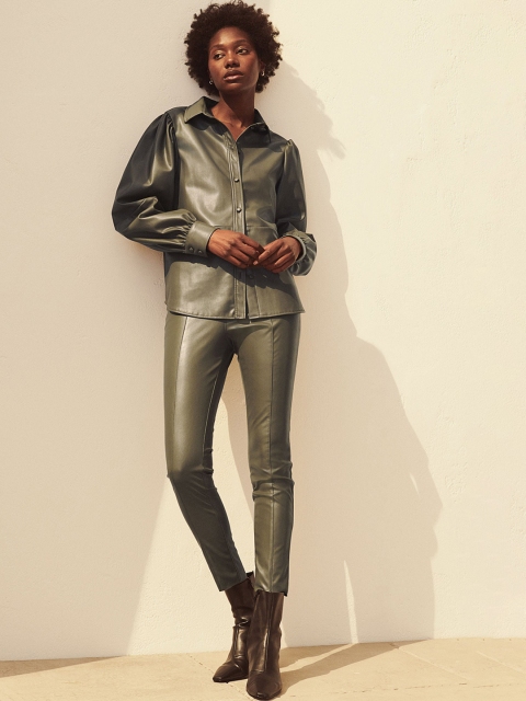 

H&M Women Green Solid Leggings With Creases