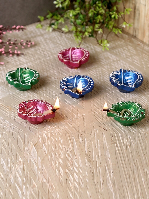 

Aapno Rajasthan Pack Of 6 Hand-Painted Leaf Design Terracotta Diyas, Pink