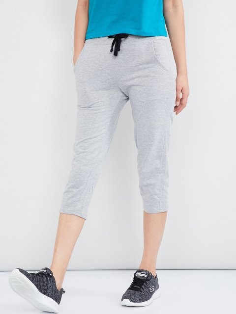 

max Women Grey Melange Solid Regular Fit Capris