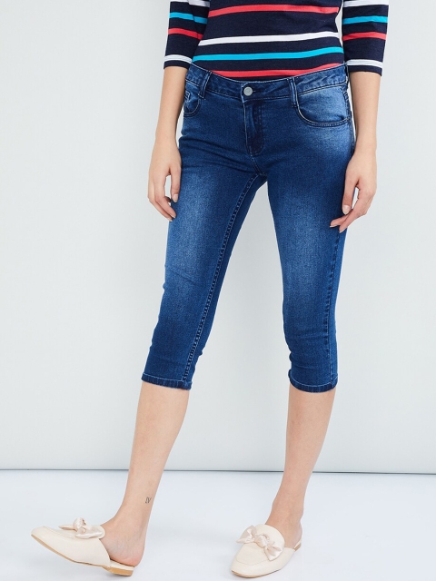 

max Women Blue Solid Skinny Fit Capris