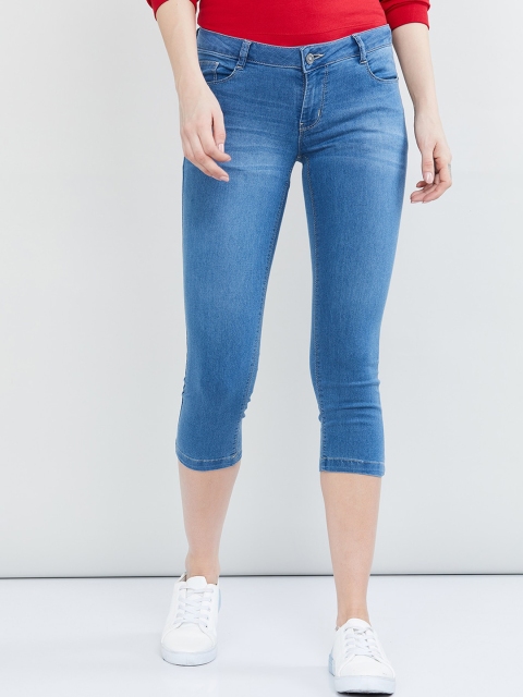 

max Women Blue Solid Skinny Fit Capris