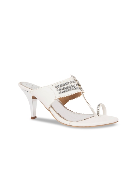 

Sole To Soul Women White Textured Sandals