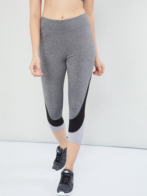

max Women Grey & Black Colourblocked Tight Fit Capris