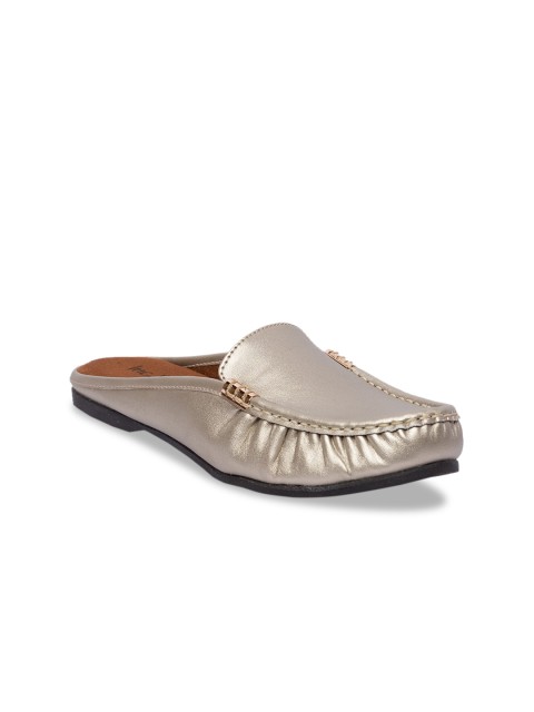 

Inc 5 Women Silver-Toned Solid Mules