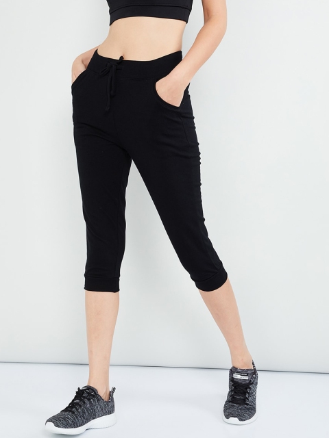 

max Women Black Solid Skinny Fit Capris