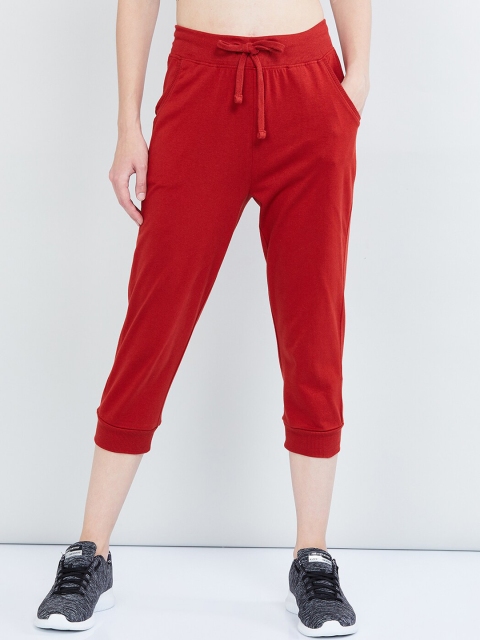 

max Women Red Solid Regular Fit Capris