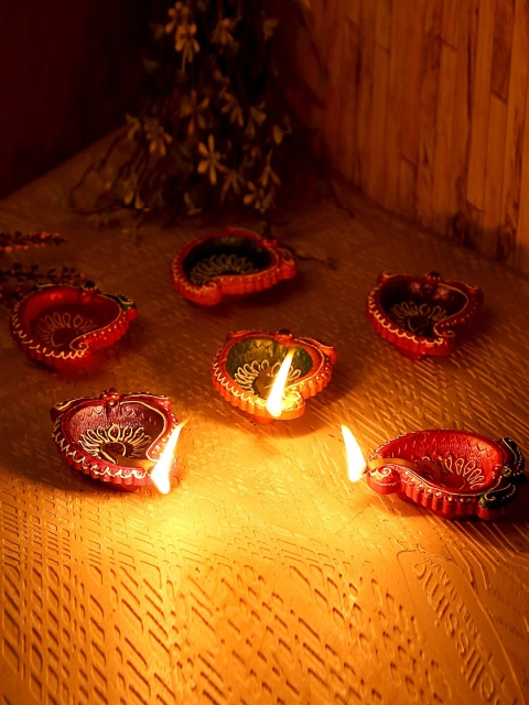 

Aapno Rajasthan Set of 6 Mango-Shaped Hand-Painted Terracotta Diyas, Multi