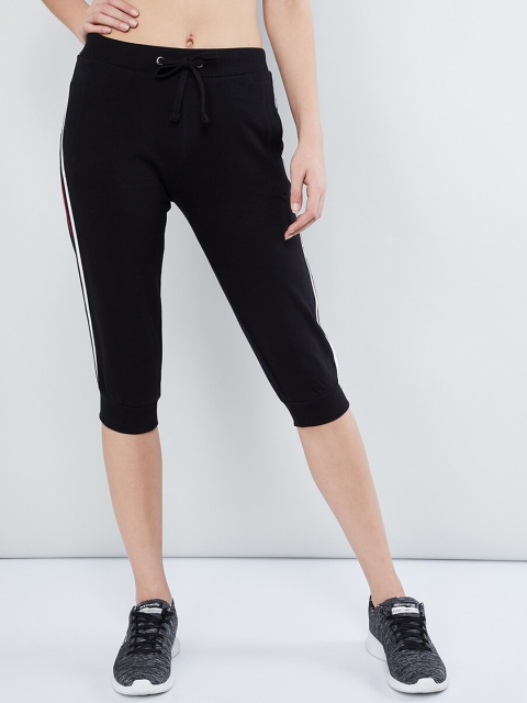 

max Women Black Solid Slim Fit Capris