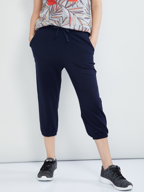 

max Women Navy Blue Solid Skinny Fit Capris