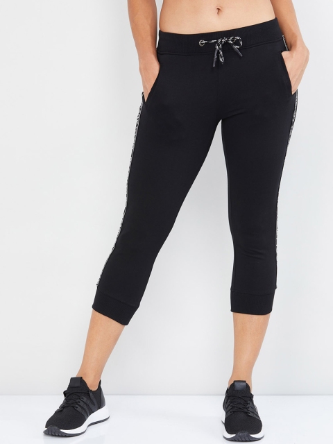 

max Women Black Solid Regular Fit Capris