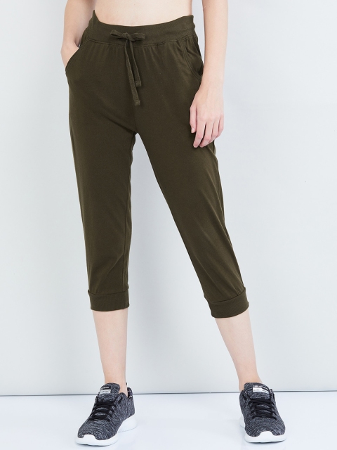 

max Women Olive Green Solid Slim Fit Capris