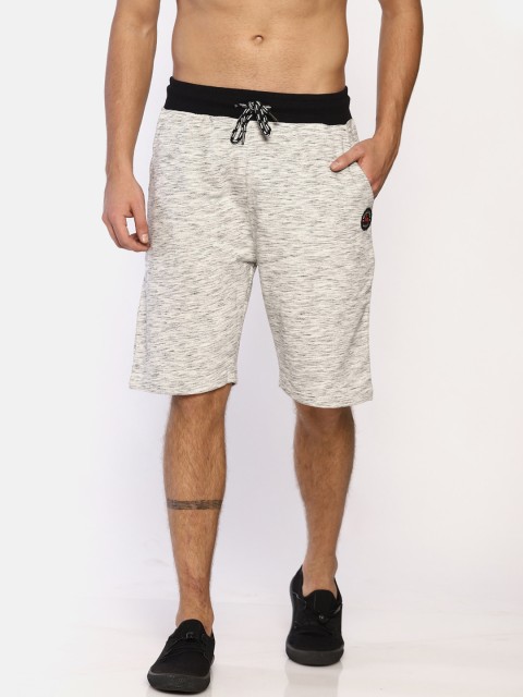 

Masculino Latino Men Off-White Self Design Regular Fit Sports Shorts