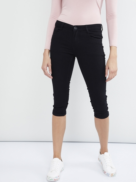 max Women Black Solid Slim Fit Capris